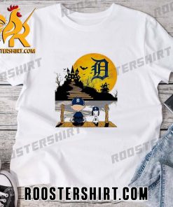 Quality Peanuts Snoopy Charlie Brown Detroit Tigers Sitting Under Moon Halloween Unisex T-Shirt